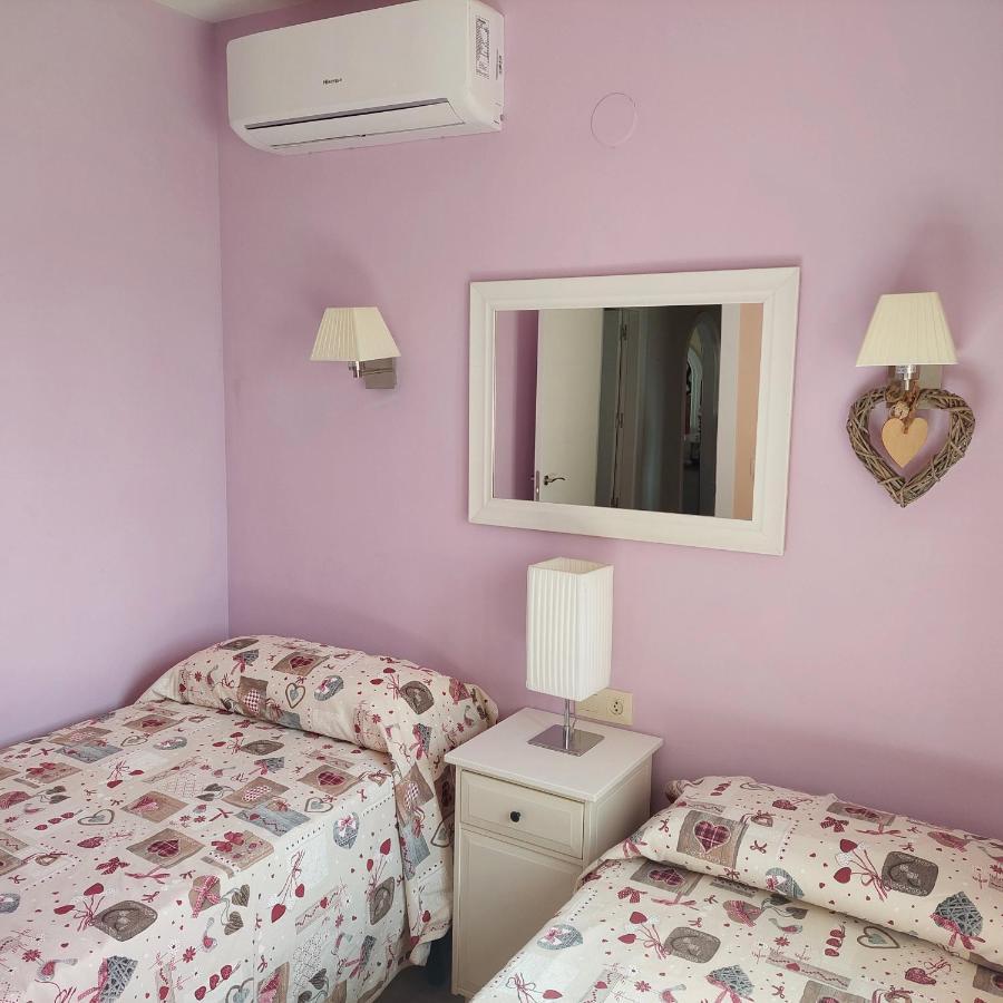 Villa Robert con piscina comunitaria uso exclusivo para una casa por turno Calpe Esterno foto