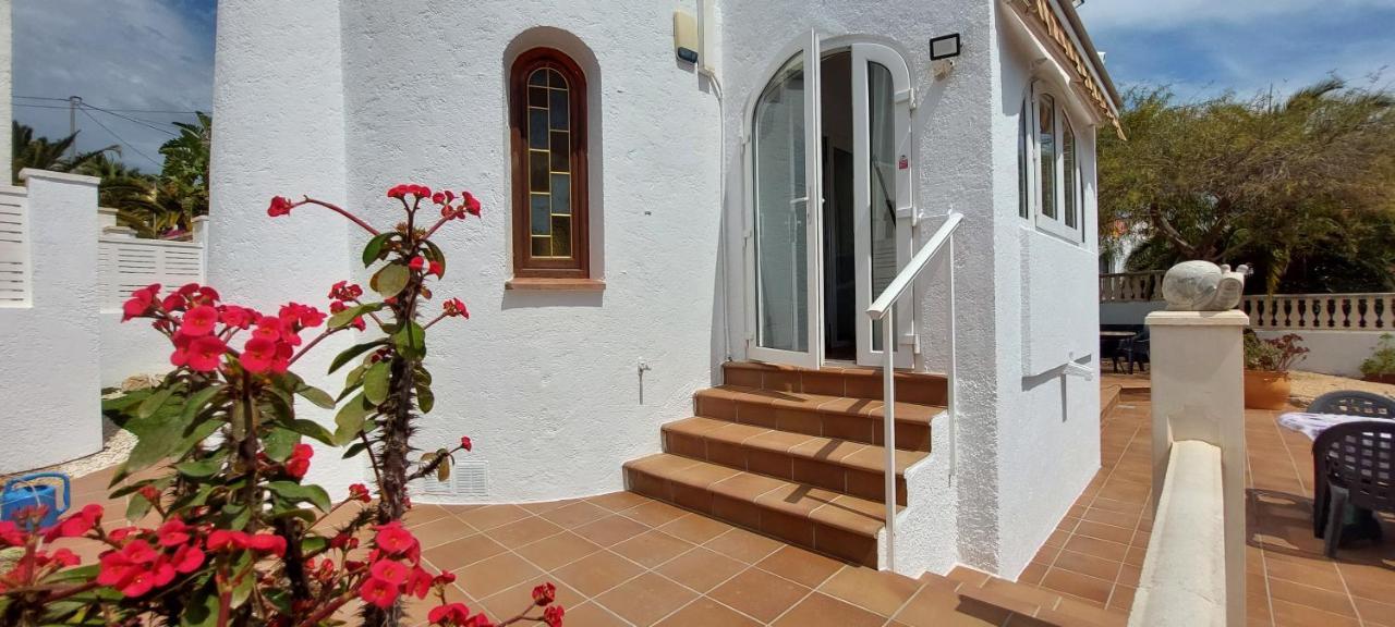 Villa Robert con piscina comunitaria uso exclusivo para una casa por turno Calpe Esterno foto